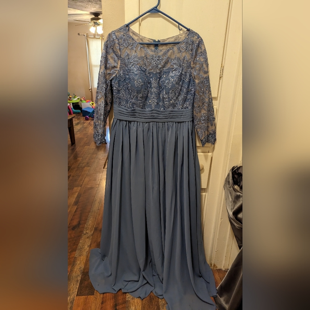 [NWT] JJs House | lace top chiffon maxi dress